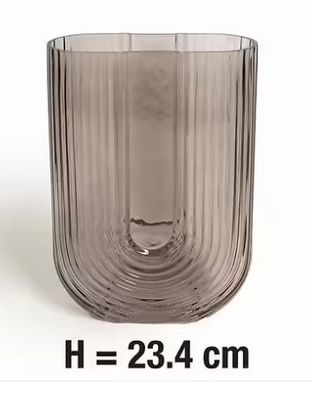 un vase en verre mesurant 34 cm de haut