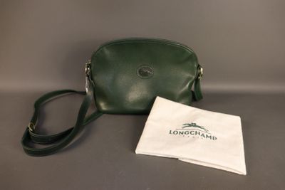 LONGCHAMP. Sac en bandoulière en cuir teinté vert.
