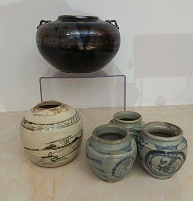 CHINE Réunion de 5 vases en céramique -un vase à décor verni…