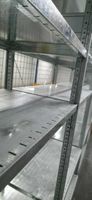 Un lot de 5 colonnes de rayonnage en acier galvanisé en très… (photo 2)