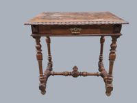 Table à écrire en bois mouluré et sculpté, posant sur quatre…