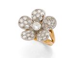 une bague fleur en diamants, signée Van Cleef
