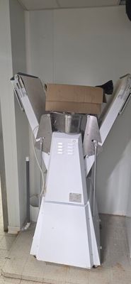 a machine that is sitting on the floor in a room