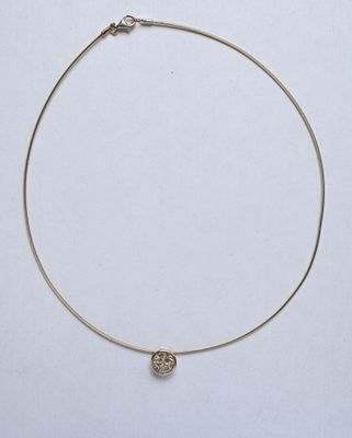 Collier de câbles d'or gris 18K (750/oo) tressés, il retient…