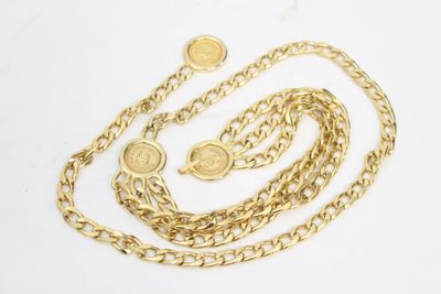 CHANEL Ceinture en métal doré. L.