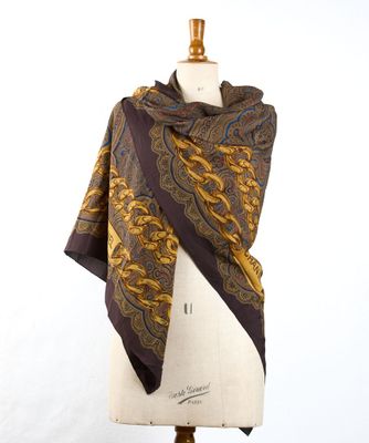 gros plan d'un foulard sur un mannequin mannequin mannequin mannequin mannequin mannequin mannequin mannequin