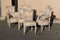 Partie de mobilier de salon en bois peint blanc mouluré, dos…