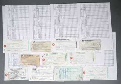 Réunion d'une quarantaine de fiches CARDEX concernant un DC3…