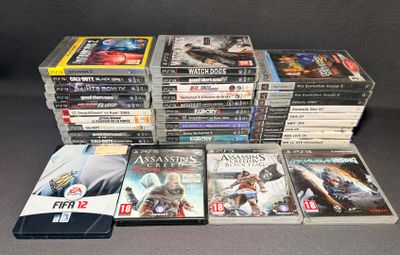 un grand nombre de jeux vidéo posés sur une table