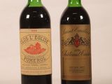 deux bouteilles de vin posées l'une à côté de l'autre sur une table