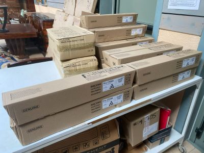 A L'ETUDE - LITIGE TRANSPORT - Ensemble de toner modèle PROC9500 (4 no - Photo 1