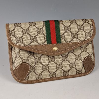 beige guccissi wallet with red, green, and red stripe