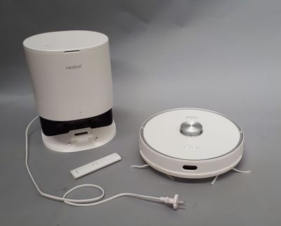 Aspirateur robot NEABOT avec sa base de recharge et sa téléc… - Photo 1