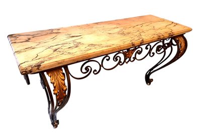 Importante CONSOLE en fer forgé et métal, à décor de volutes…