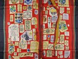 un livre ouvert sur lequel figurent toutes sortes de choses