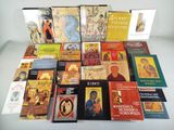 un grand nombre de livres posés sur une table