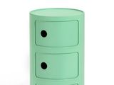 un gros plan d'une table verte sur laquelle se trouvent trois tiroirs