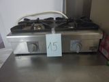 une photo d'une cuisinière à gaz sur laquelle est apposée une étiquette de prix