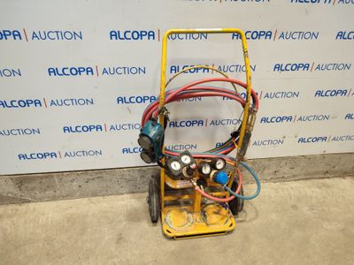 une image représentant une machine posée devant un mur