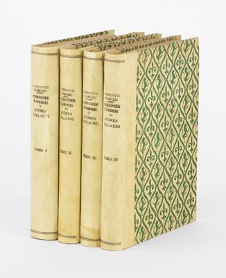 trois livres superposés sur une surface blanche