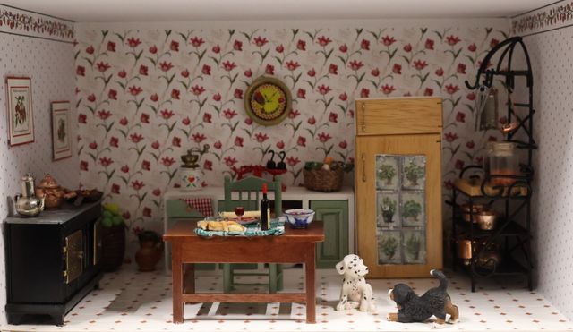 Diorama. Composition miniature, dans une vitrine en bois, vitre e...