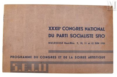 un vieux document sur lequel figure la photo d'un homme en costume-cravate