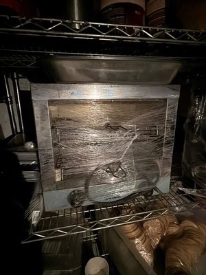 une photo d'un four de cuisine contenant du pain