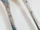 two spoons that are sitting next to each other