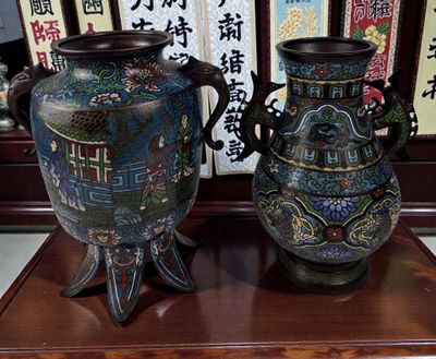 CHINE (Dynastie Qing). Paires de vases pansus en bronze à pa…