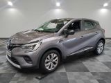 le nouveau renault c - hr suv est présenté dans un showroom