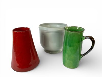 ART POPULAIRE, XXe siècle Lot de pichet en céramique, verte …