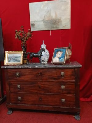 Commode, en acajou, à trois tiroirs.