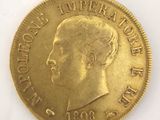 gros plan d'une pièce d'or sur laquelle figure le visage d'un homme