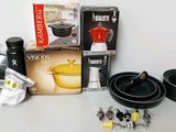 le contenu d'un ensemble de cuisine comprenant des casseroles et des poêles