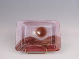 une plaque de verre ornée d'un motif rouge et marron