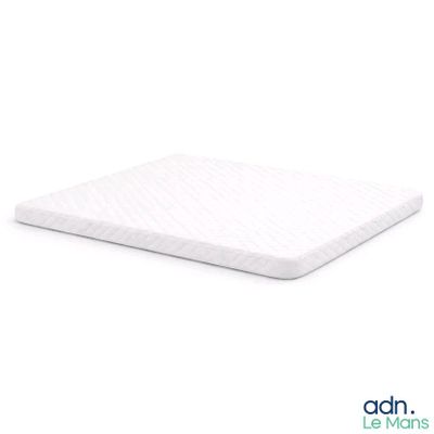 gros plan d'un matelas sur une surface blanche