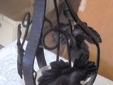 l'image d'une lampe posée sur une table