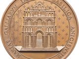 an image of a bronze coin with a building on it