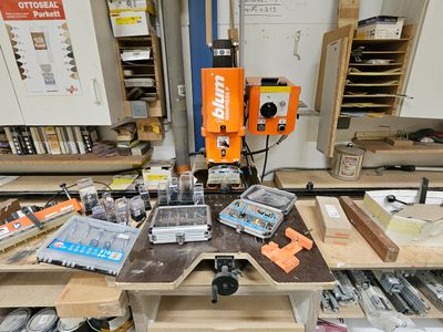 un établi avec de nombreux outils