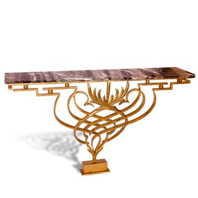une table console en or avec un plateau en marbre