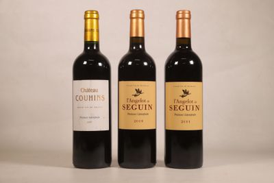 trois bouteilles de vin sont alignées sur une table