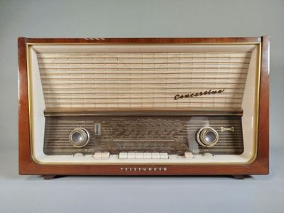 an old radio that is sitting on a table