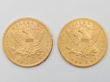 deux souverains d'or des États-Unis, dont l'un représente un aigle et l'autre