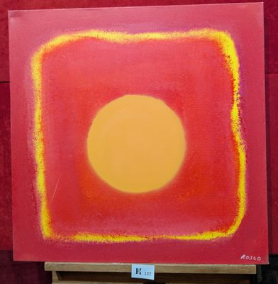 une peinture représentant un carré orange et jaune sur fond rouge
