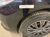 a sticker on the side of a car that says vauto