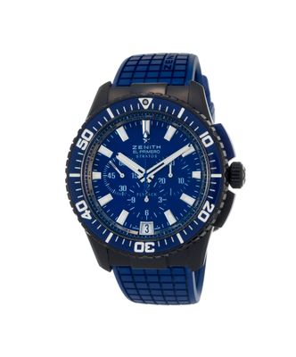 un gros plan d'une montre bleue sur fond blanc