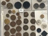 de nombreux types de pièces dans une vitrine