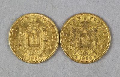 two gold sovereigns, one of which has a crown and the other of which has a coat of arms