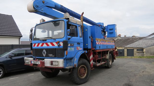Véhicule poids lourd RENAULT Nacelle MIDLINER 180 immatriculé 768...