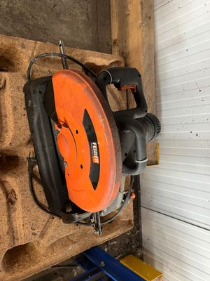 a picture of a circular saw in a garage